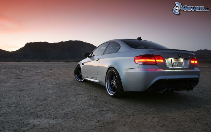 BMW M3, nach Sonnenuntergang