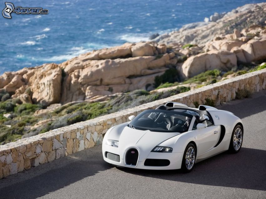 Bugatti Veyron 16.4, Mauerchen, Felsen, Meer