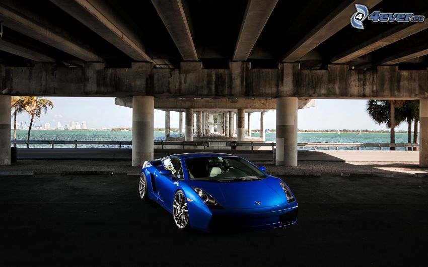 Lamborghini Gallardo, unter der Brücke