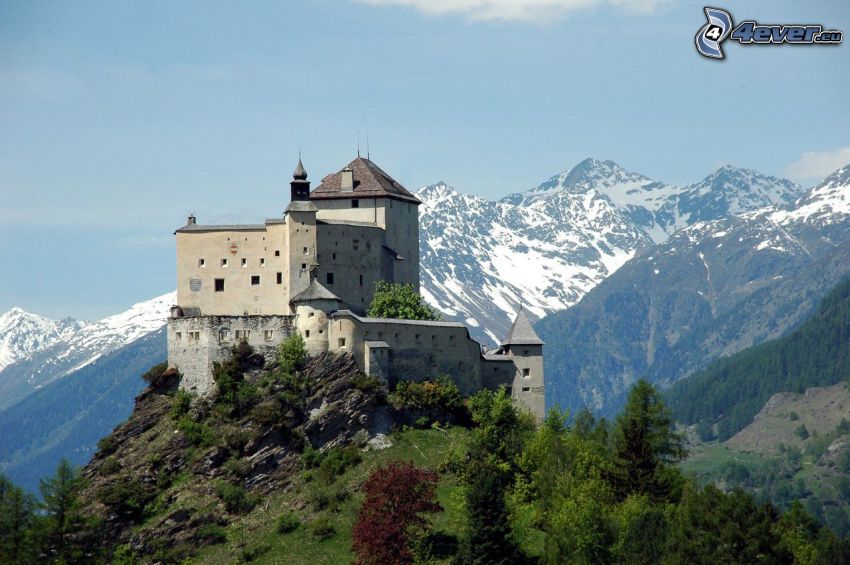 Burg Tarasp, felsige Berge