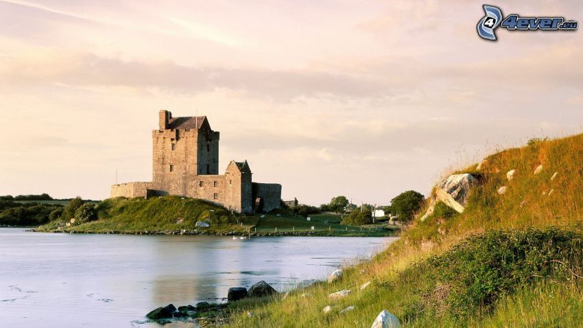 Dunguaire Castle, See