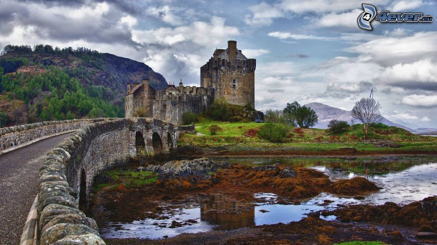 Eilean Donan, Steinbrücke, Fluss