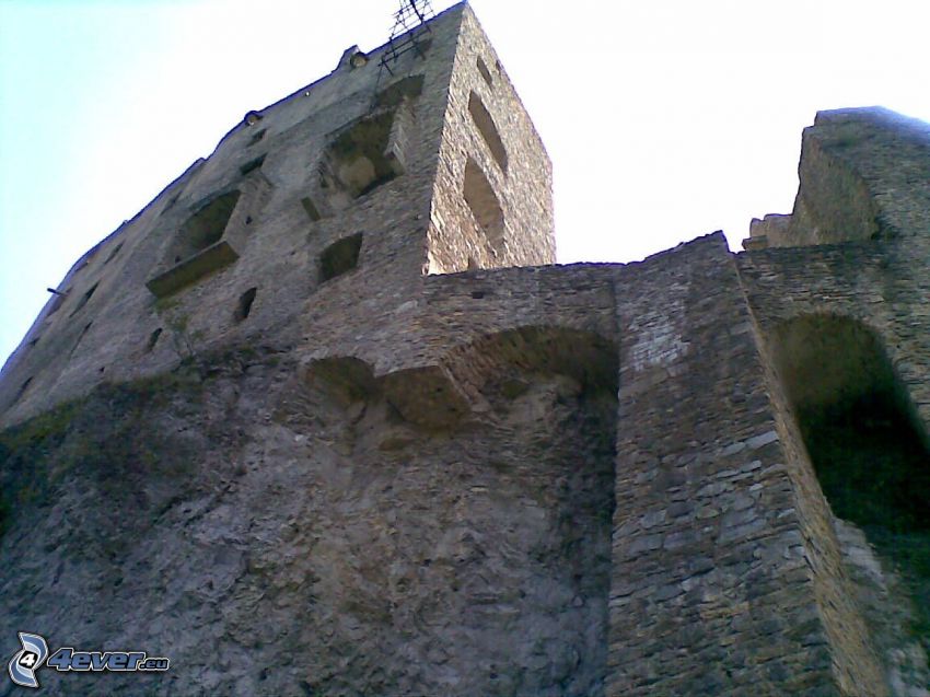 Hrušov, Burg, Ruine
