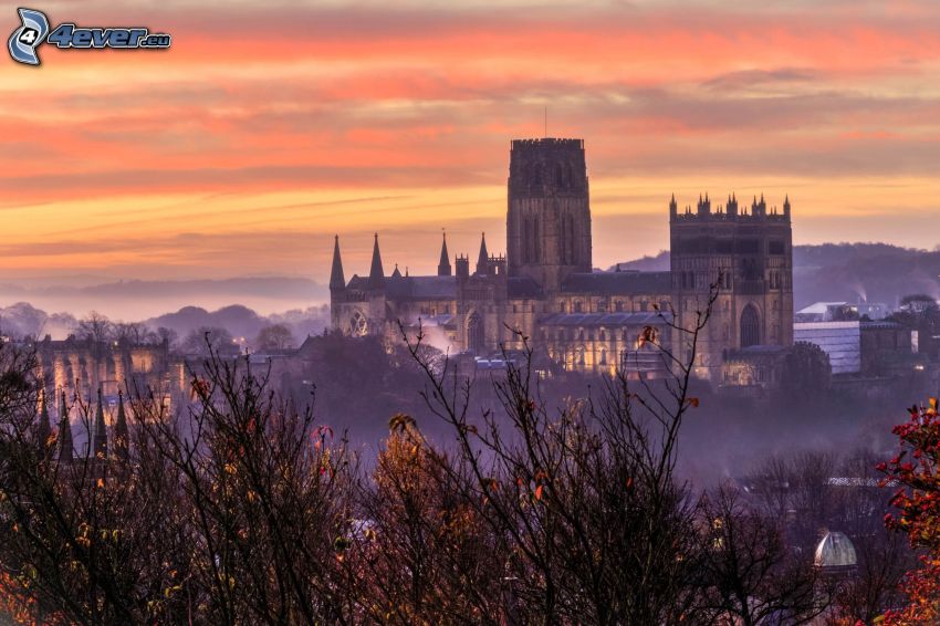 Kathedrale von Durham, orange Himmel, nach Sonnenuntergang