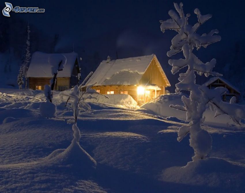 schneebedeckte Hütte
