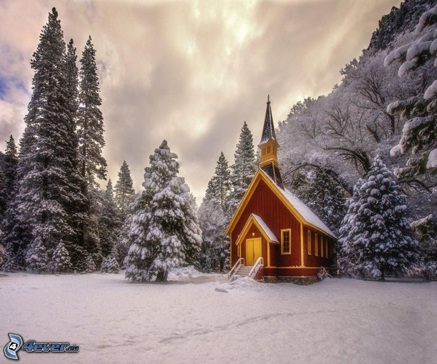 Kirche, verschneite Landschaft