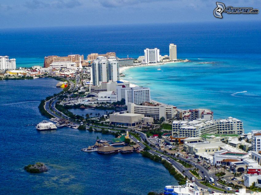 Cancún, Stadt am Meer, Wolkenkratzer, offenes Meer