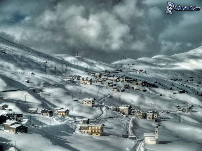 schneebedecktes Dorf, Italien