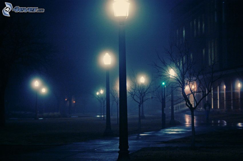 Straßenlampen, Nacht, Gehweg