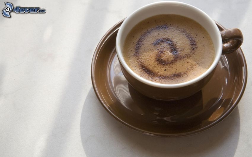 Tasse Kaffee, At-Zeichen, latte art