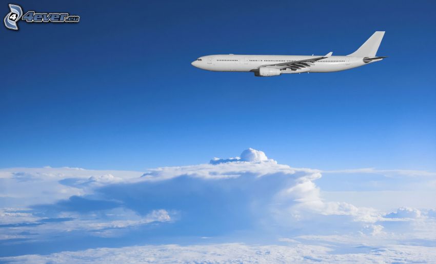 Flugzeug, über den Wolken