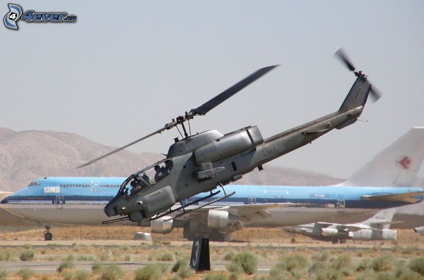 AH-1 Cobra, Flugzeug
