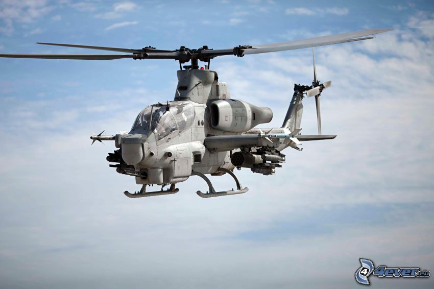 AH-1Z Viper, militärischer Hubschrauber, Wolken
