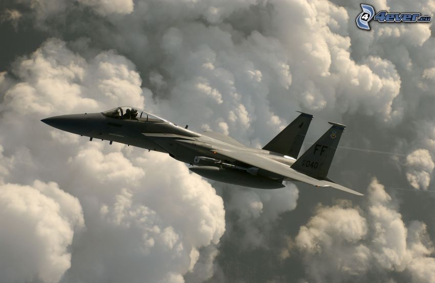 F-15 Eagle, Wolken