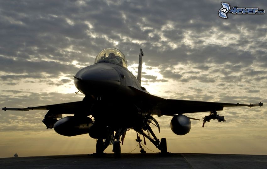 F-16 Fighting Falcon, Wolken