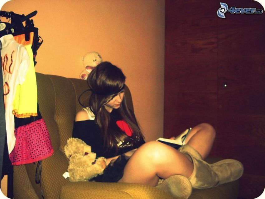 Mädchen mit Buch, Mädchen mit dem Teddybär