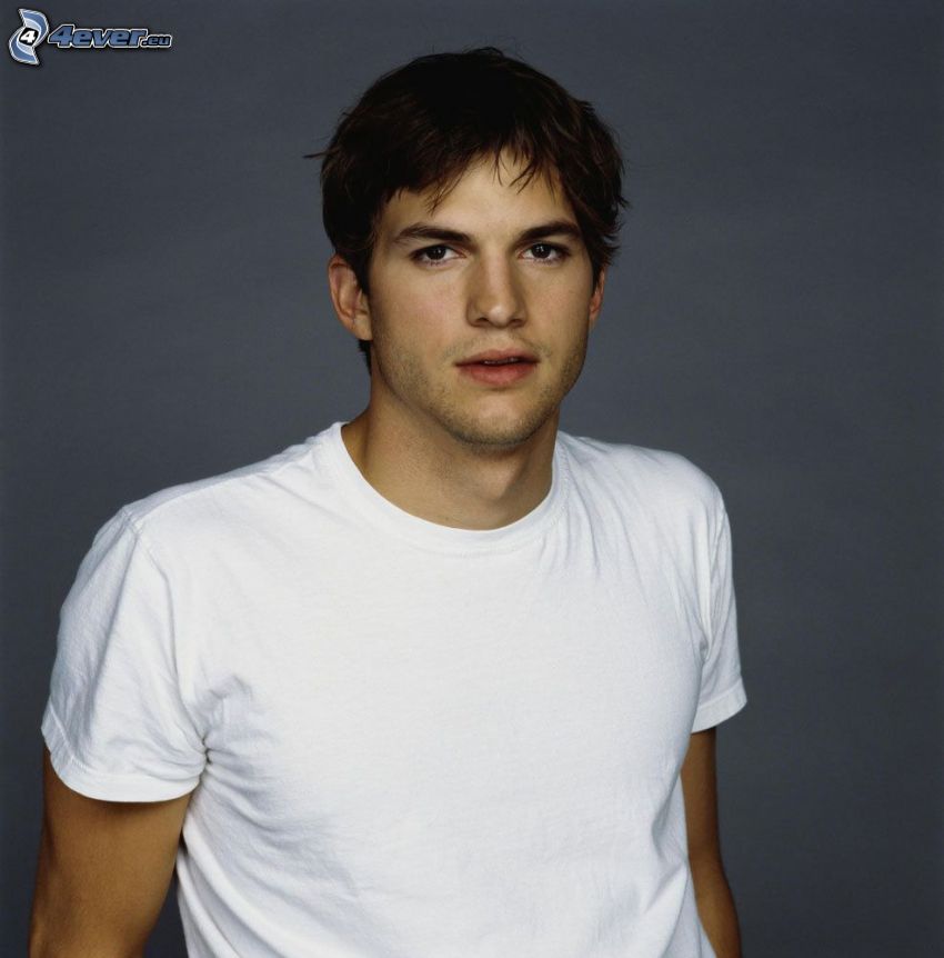 Ashton Kutcher, weißes T-Shirt