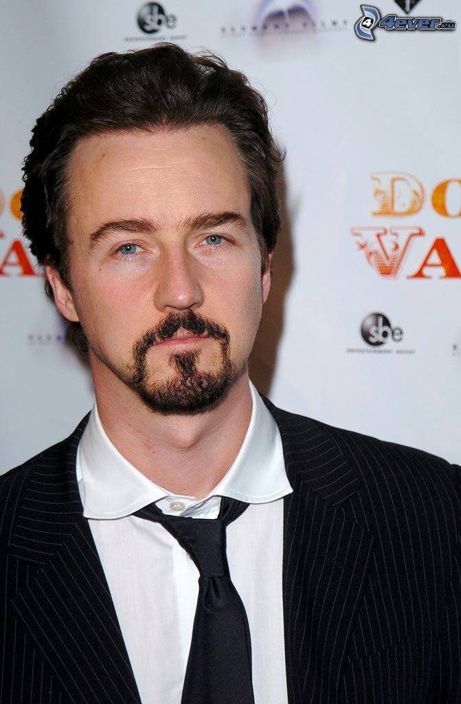 Edward Norton, mann im Anzug