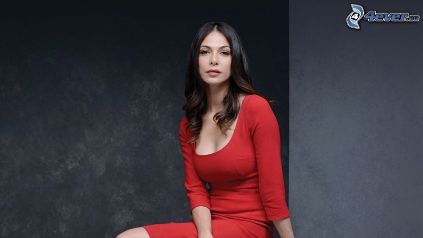 Moran Atias, rotes Kleid