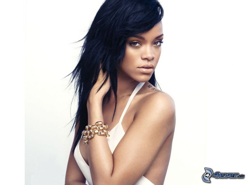 Rihanna, weißes Kleid