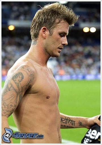 David Beckham, Fußballer, topless, Tätowierung auf der Hand