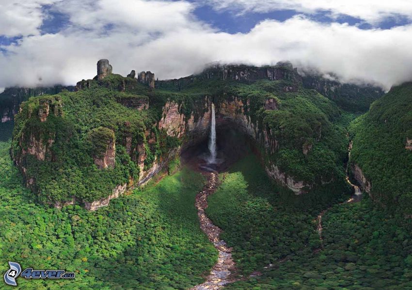 Angel Wasserfall, Klippe, Wald, Wolken, Venezuela