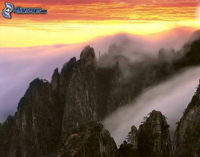 Chinesische Landschaft, Hügel, Nebel