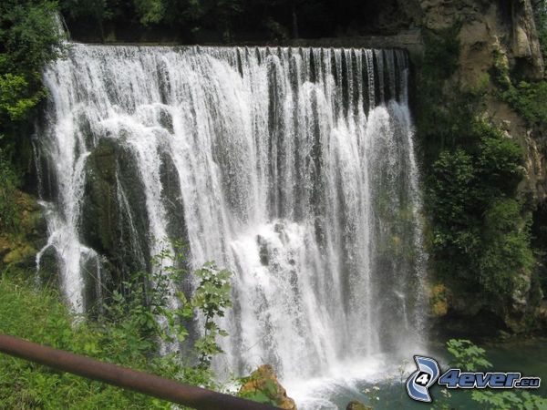 riesiger Wasserfall
