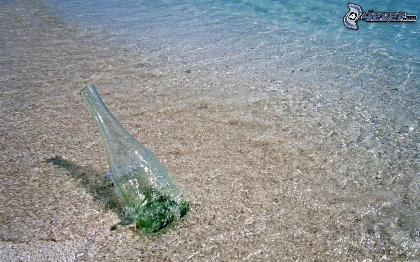 Flasche im Meer