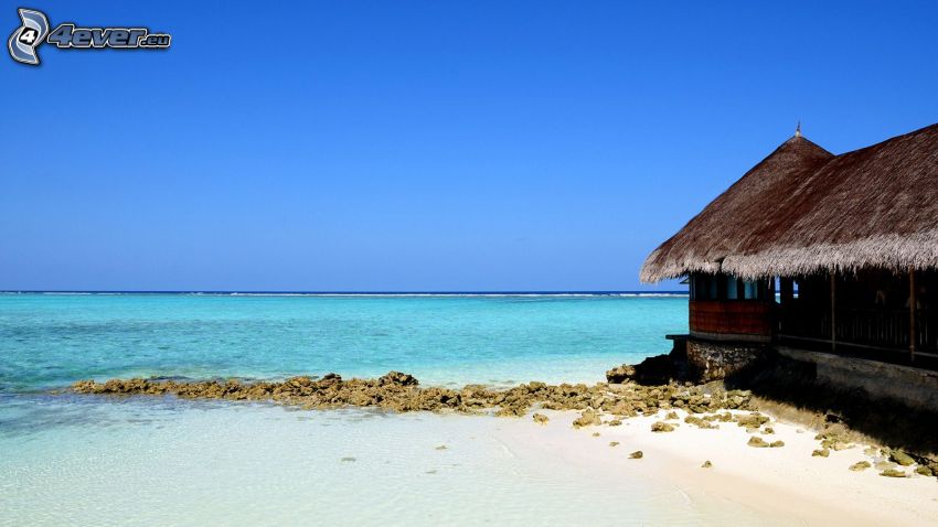 haus beim Meer, seichtes azurblaues Meer