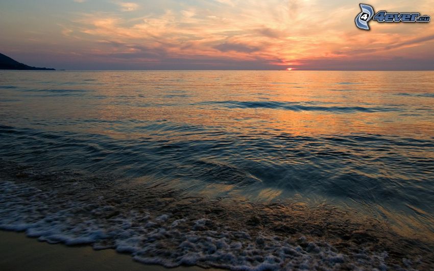Strand beim Sonnenuntergang, Sonnenuntergang auf dem Meer