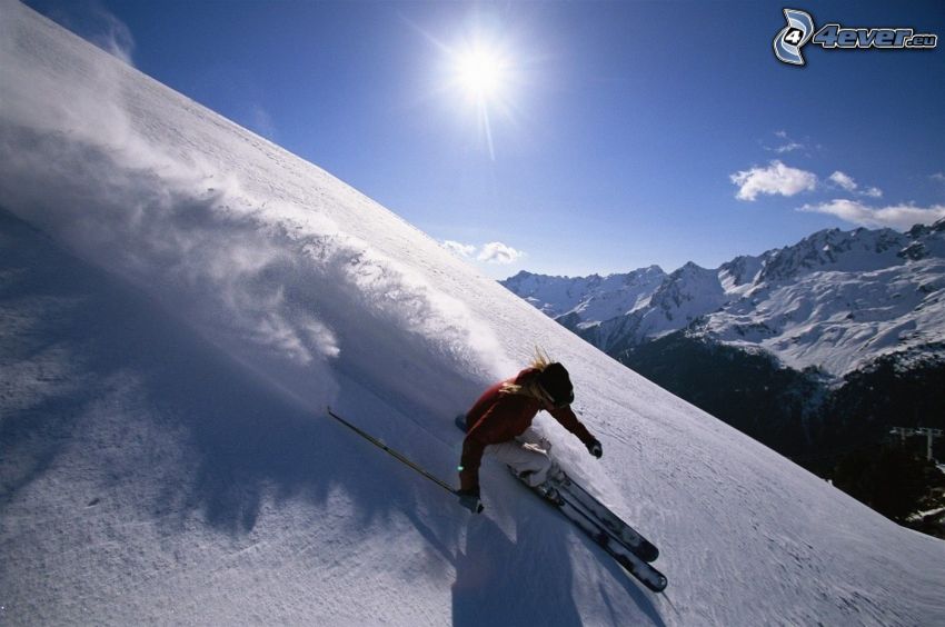 Skifahren, schneebedeckte Berge, Sonne