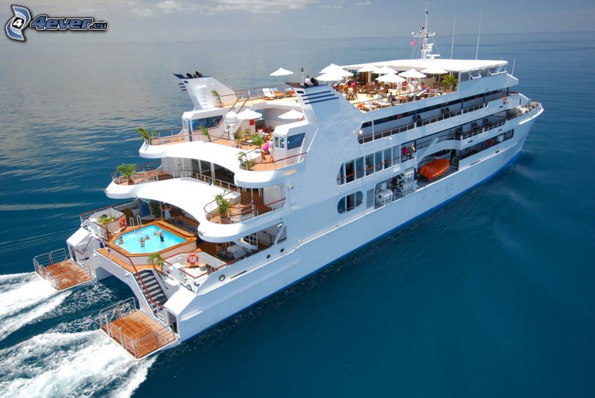 Luxus-Schiff, offenes Meer