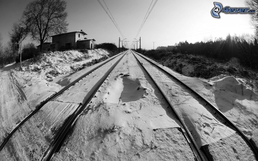 Bahnübergang, Schienen, Schnee