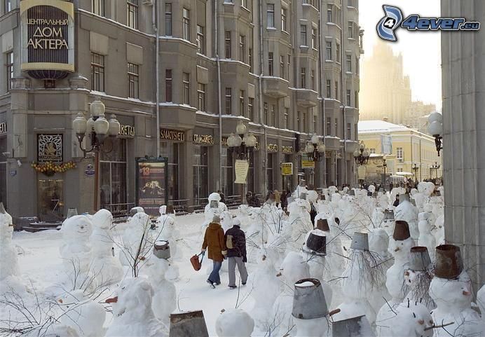 Schneemänner, Straße, Russland, Winter