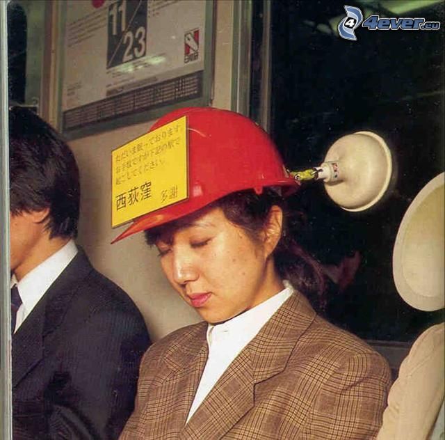 Frau in einem Helm, Japan