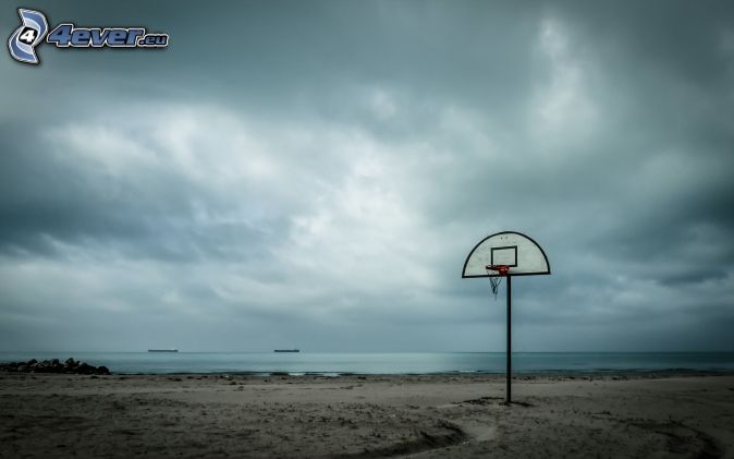 basketkorg, strand, öppet hav, mörka moln
