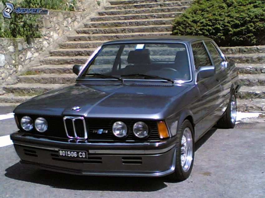BMW E21, gammal trappa