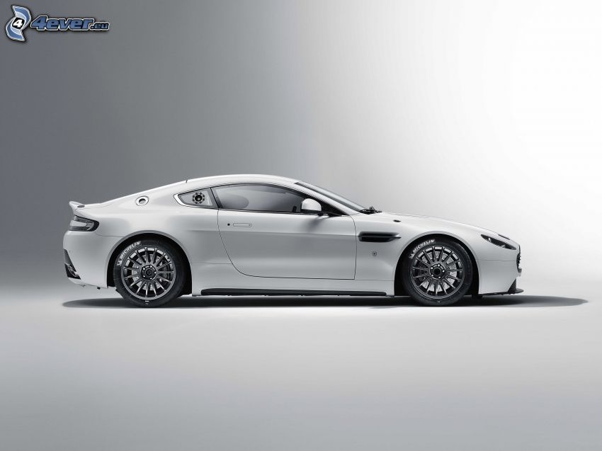 Aston Martin Vantage GT4