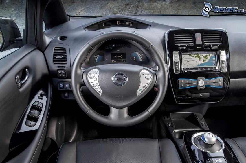 Nissan Leaf, interiör, instrumentbräda, ratt, navigering