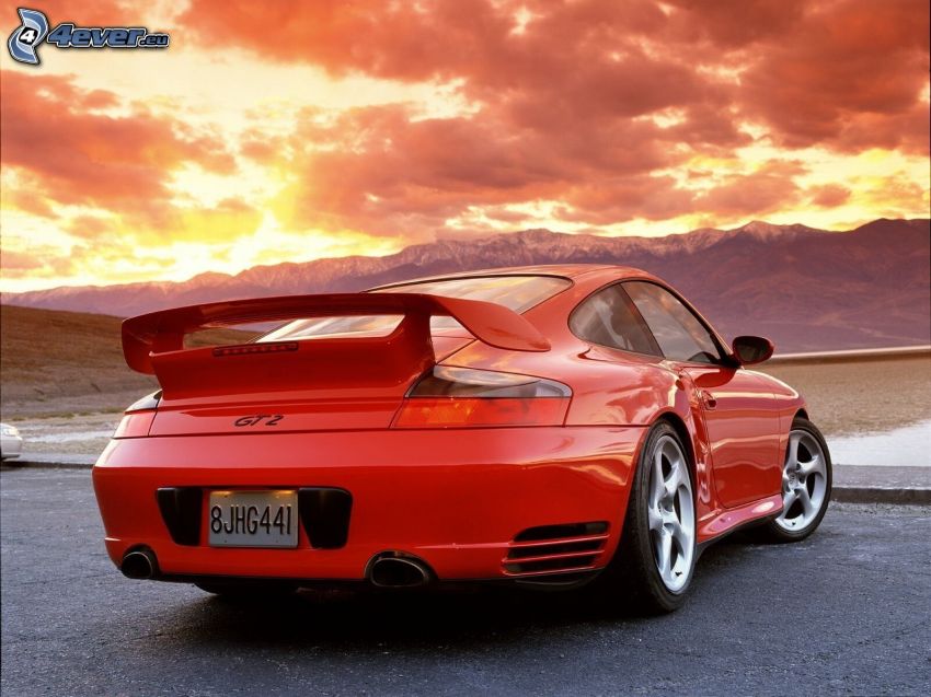 Porsche 911 GT2, bergskedja, orangea moln