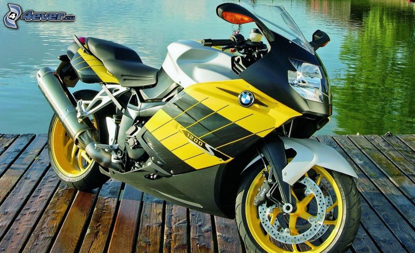 BMW motorcykel, brygga, sjö