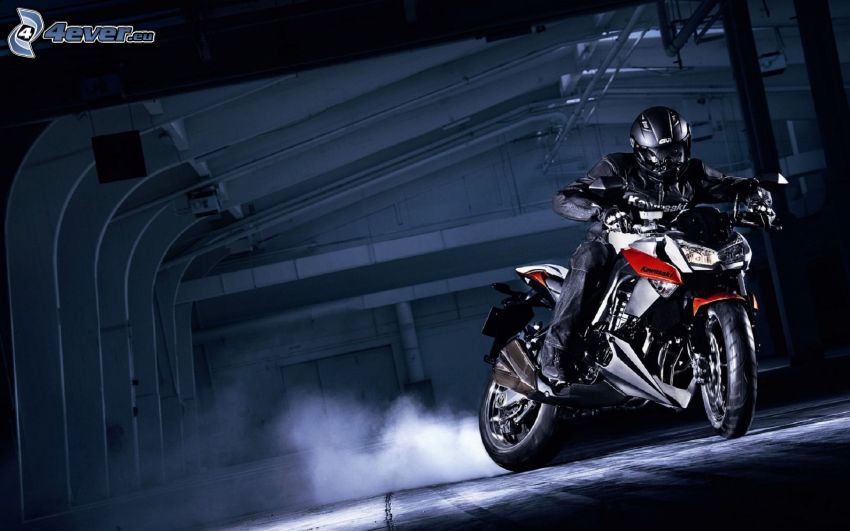 Kawasaki Z1000, motorcykelförare, drifting