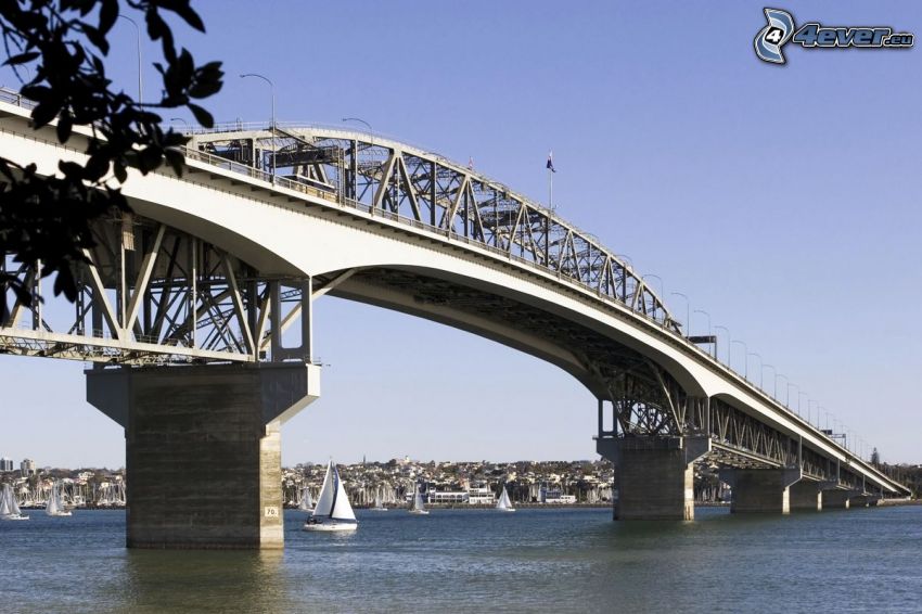 Auckland Harbour Bridge, fartyg