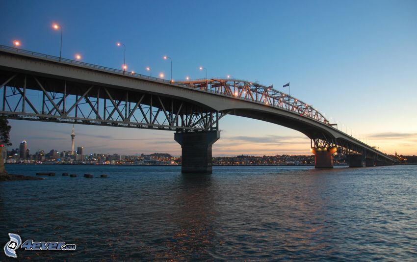 Auckland Harbour Bridge, kvällsstad