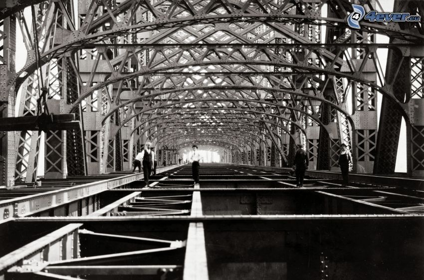 Queensboro bridge, människor, svartvitt foto