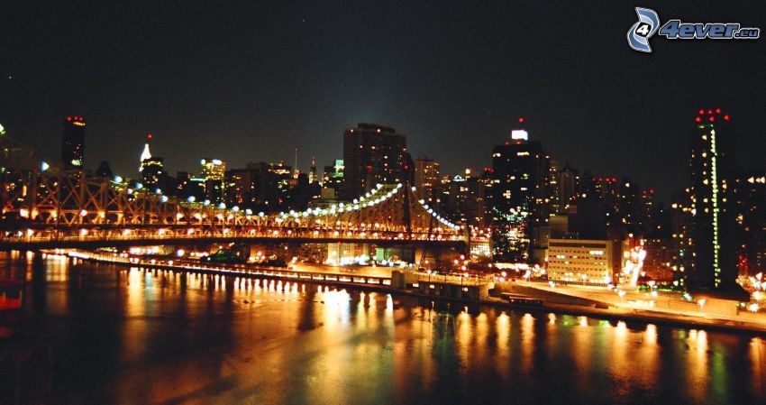 Queensboro bridge, upplyst bro, New York på natten