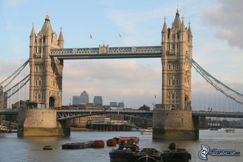 Tower Bridge, fartyg, Thames