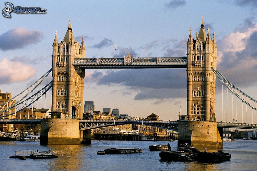 Tower Bridge, Thames, fartyg