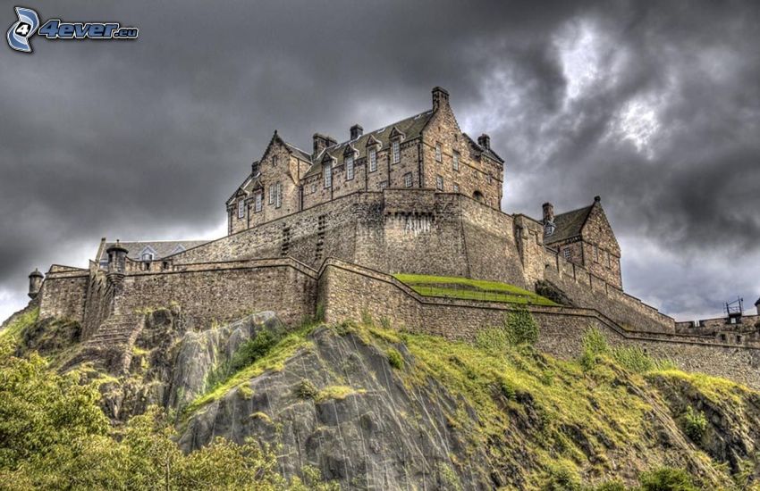 Edinburgh Castle, mörka moln, HDR